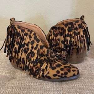 Boutique leopard/cheetah fringe ankle boots/booties